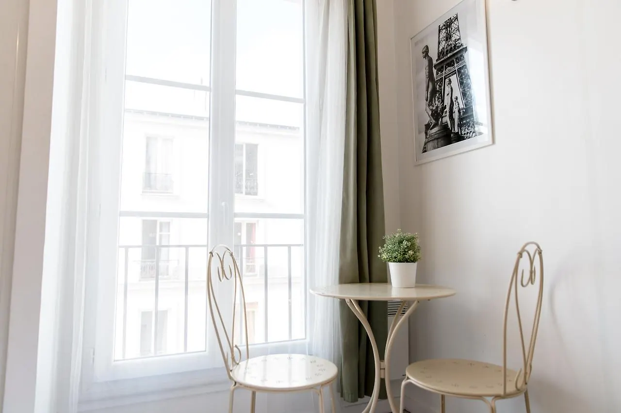 Apartment Montmartre Renoir *